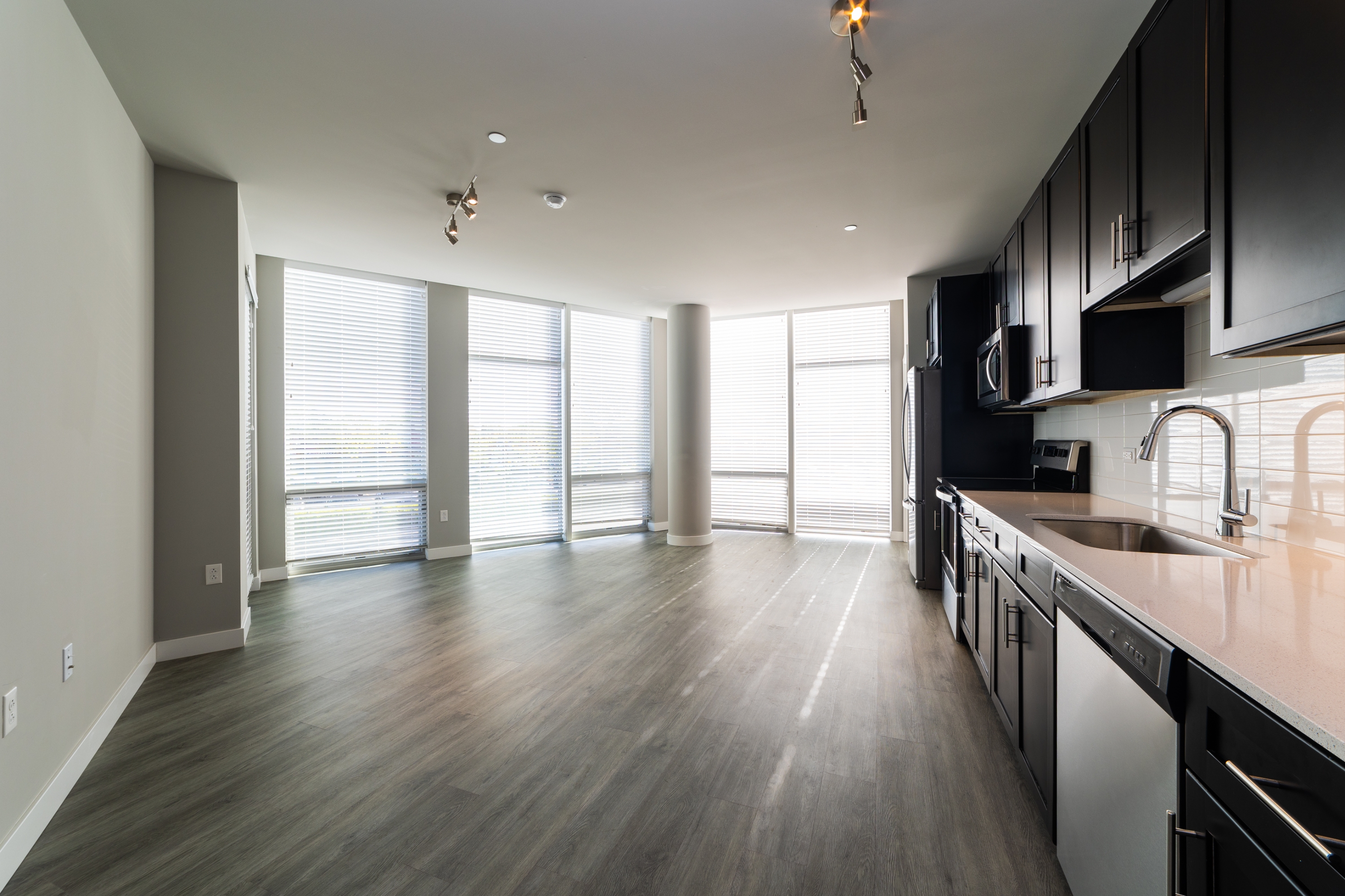 20 West Northwest Highway - 212