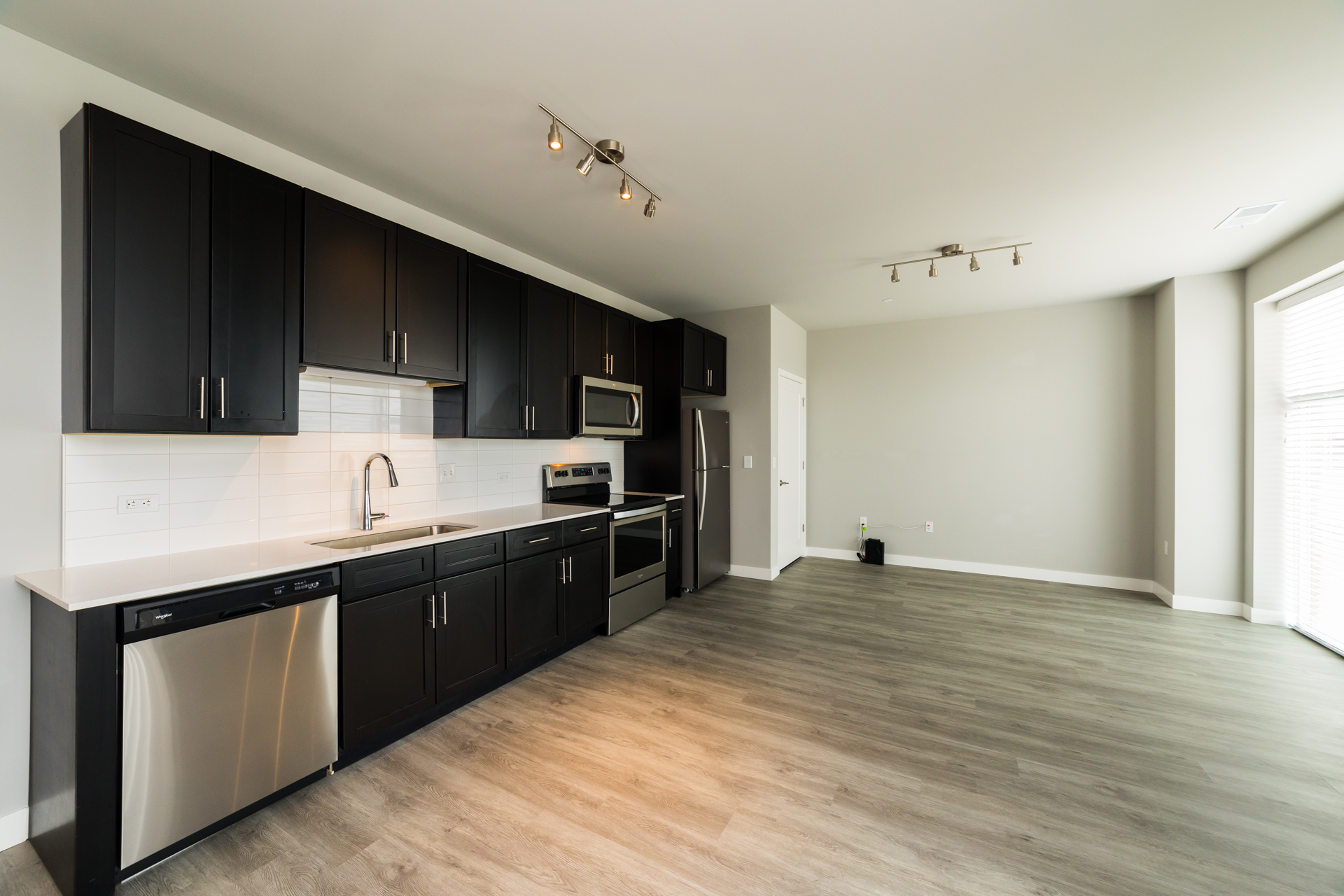20 West Northwest Highway - 610