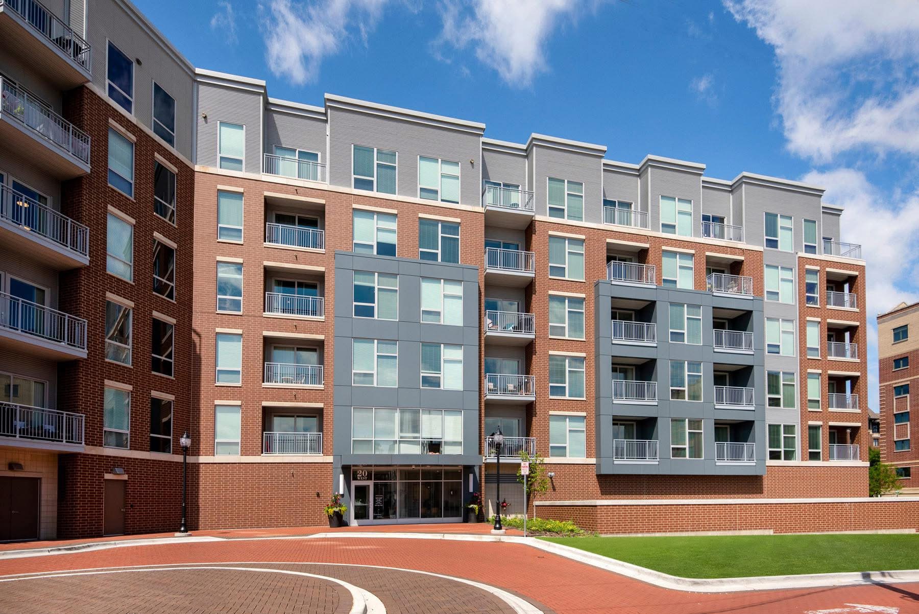 20 West Northwest Highway - 206